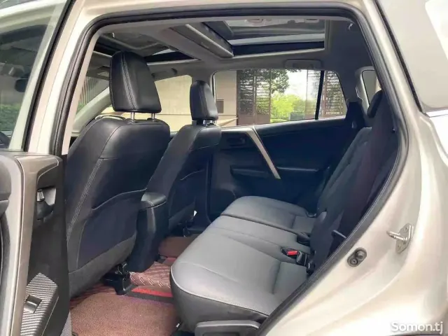 Toyota RAV 4 2015 · 2.5 AT