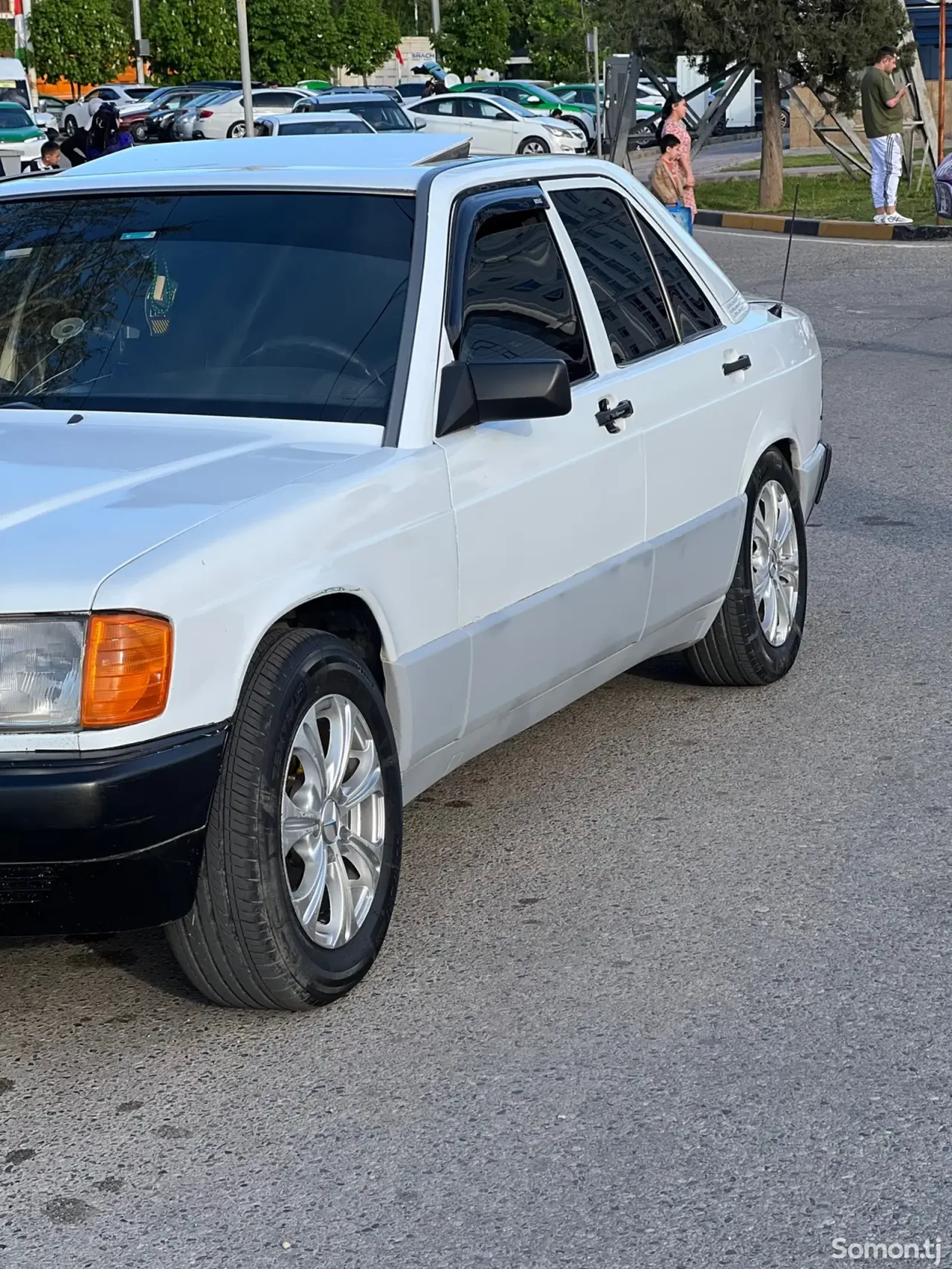 Mercedes-Benz W201 1993 · 2.0 MT