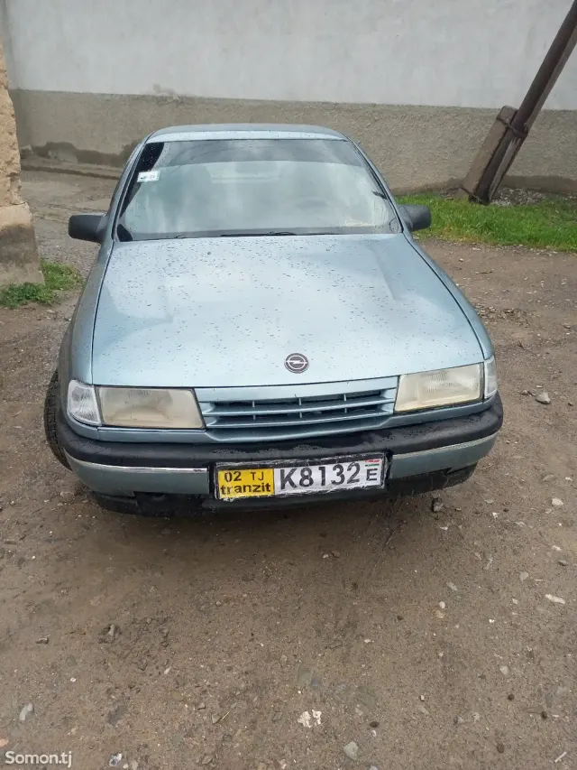 Opel Vectra A 1990 · 1.6 MT