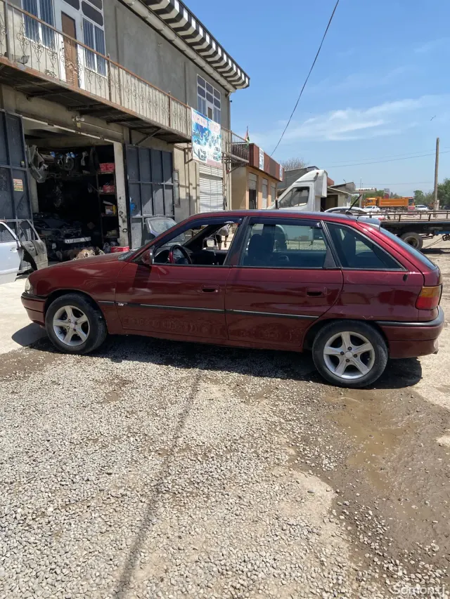 Opel Astra F 1997 · 1.6 MT