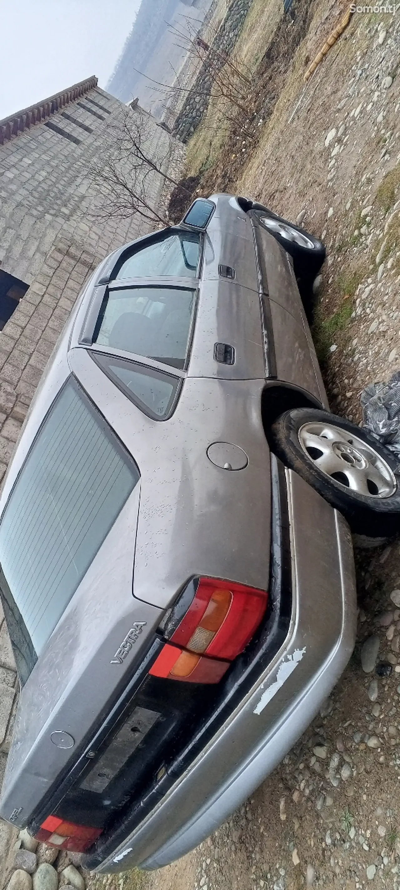 Opel Vectra A 1993 · 1.6 MT