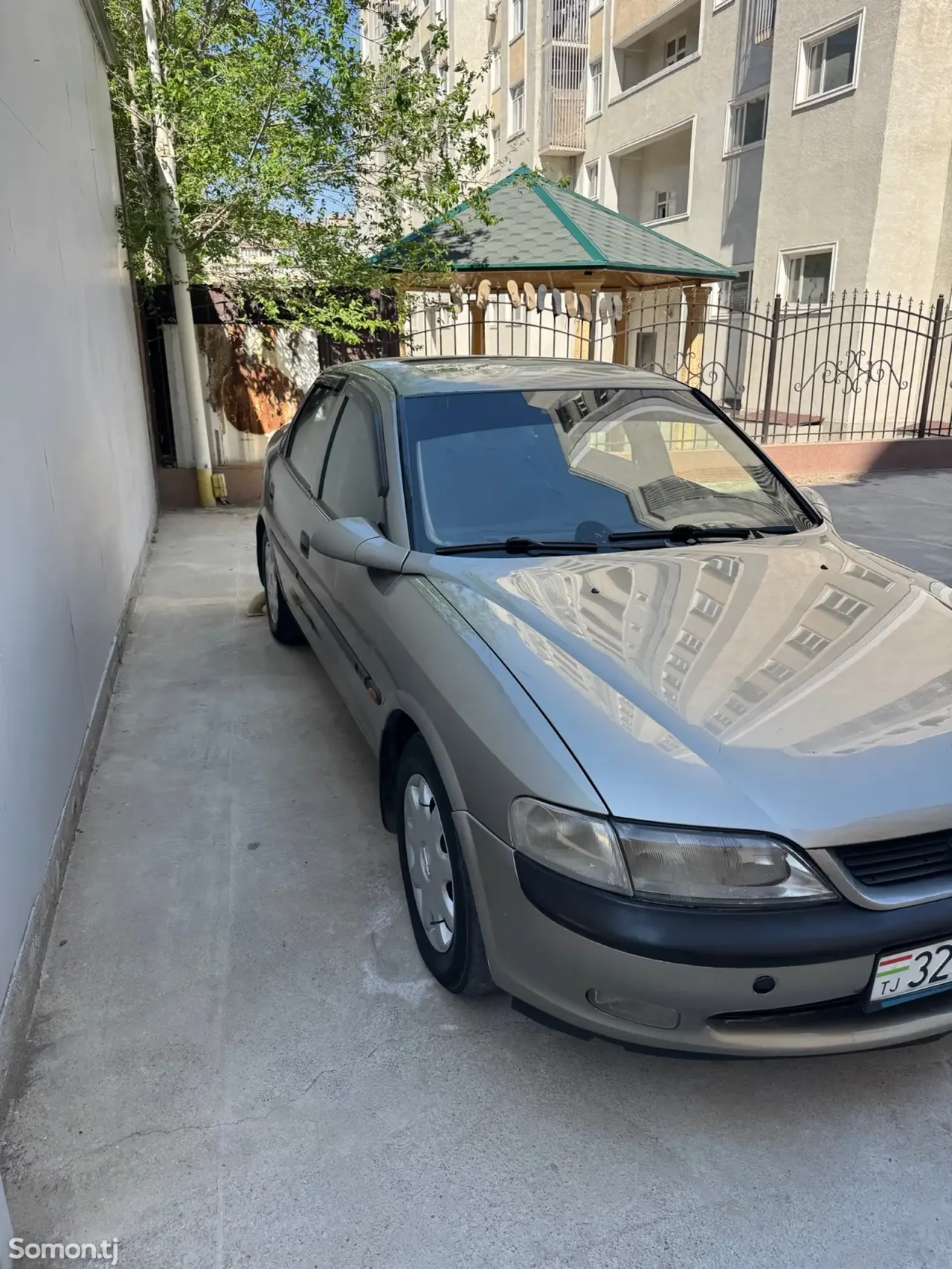 Opel Vectra B 1996 · 1.6 MT