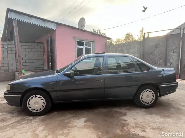 Opel Vectra A 1995 · 1.6 MT