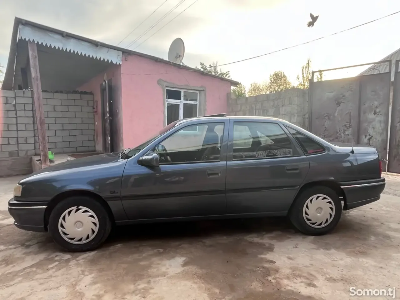 Opel Vectra A 1995 · 1.6 MT