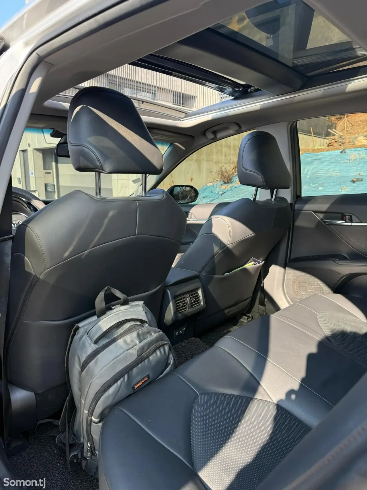 Toyota Camry 2018 · 2.5 AT