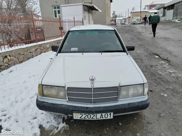 Mercedes-Benz W201 1990 · 2.0 MT