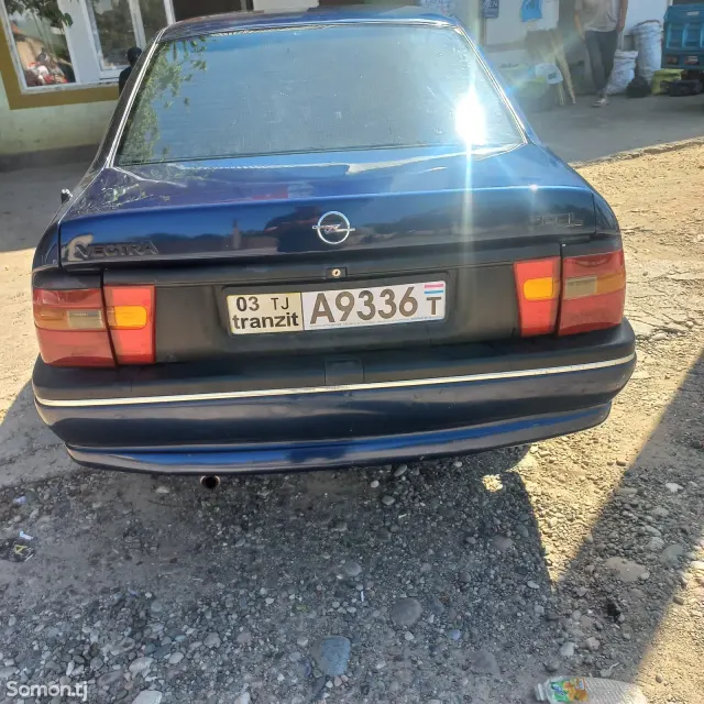 Opel Vectra A 1994 · 1.6 MT