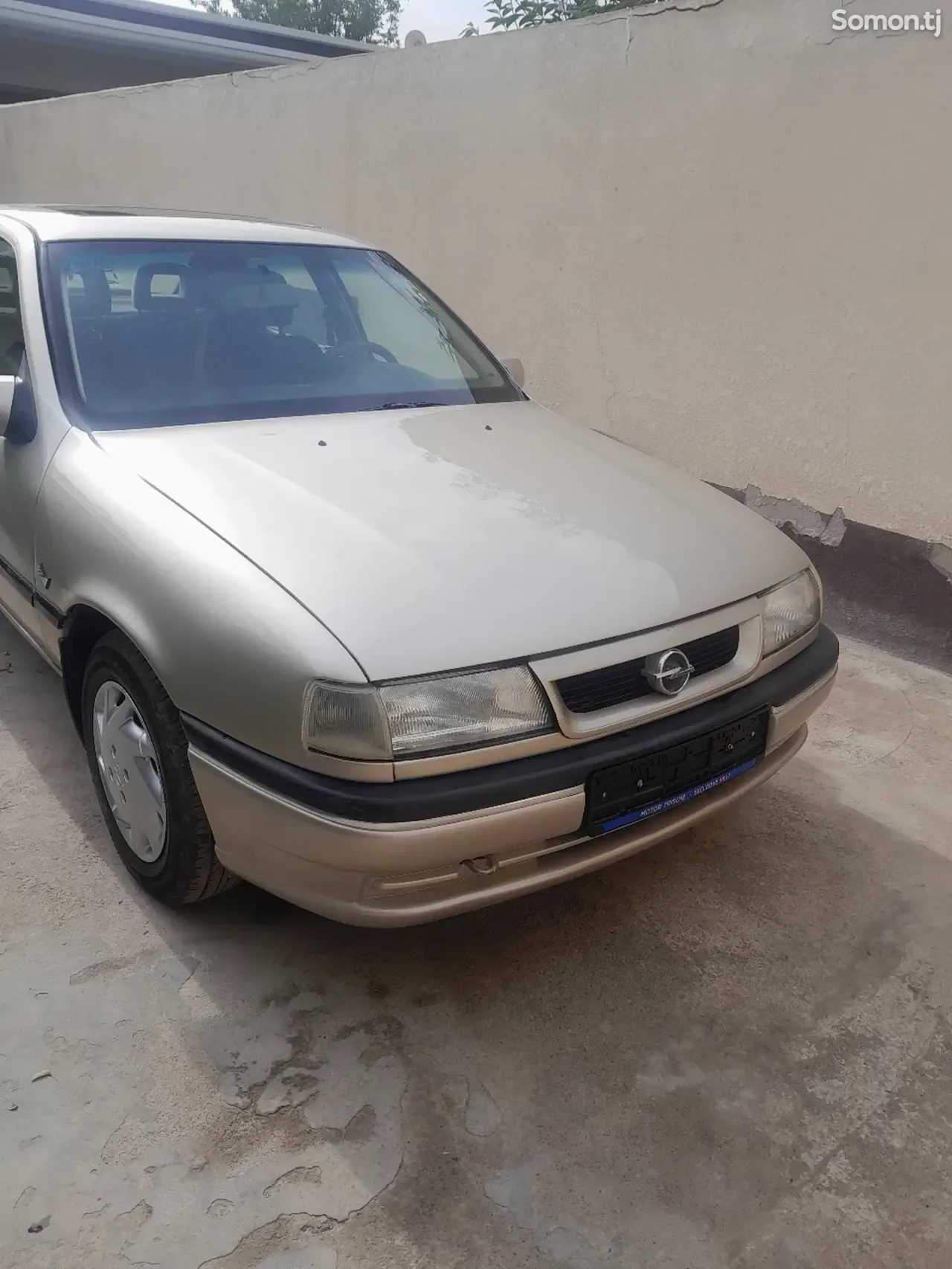 Opel Vectra A 1994 · 1.6 MT
