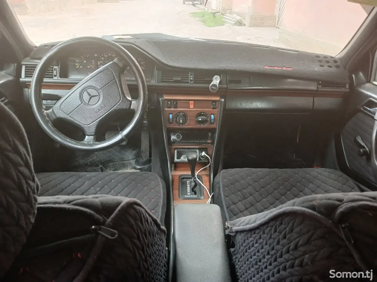 Mercedes-Benz W124 1993 · 3.0 AT
