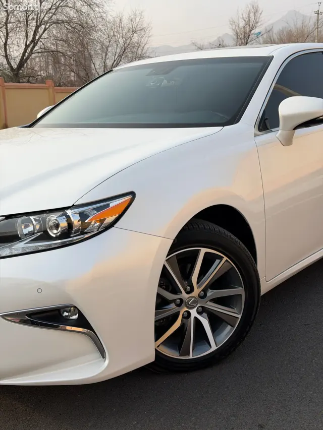 Lexus ES series 2016 · 3.0 AT