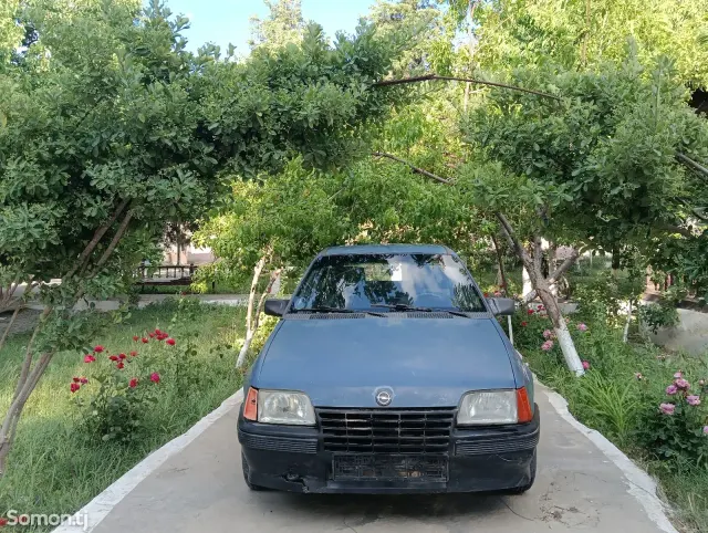 Opel Kadett 1987 · 1.6 MT