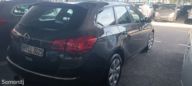 Opel Astra J 2014 · 1.4 MT