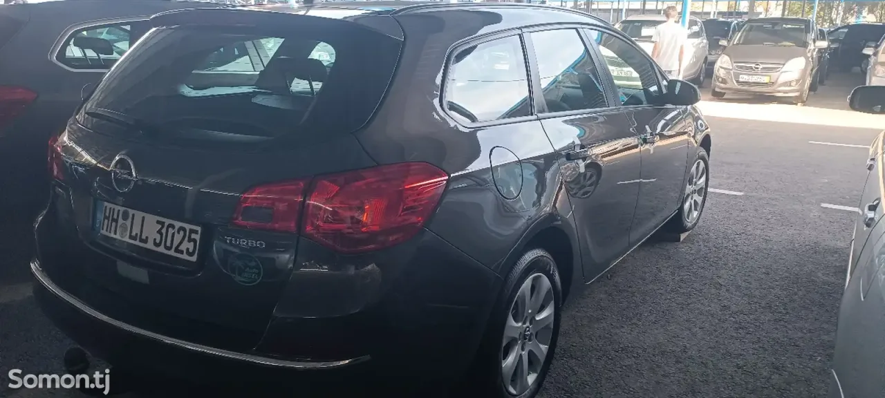 Opel Astra J 2014 · 1.4 MT