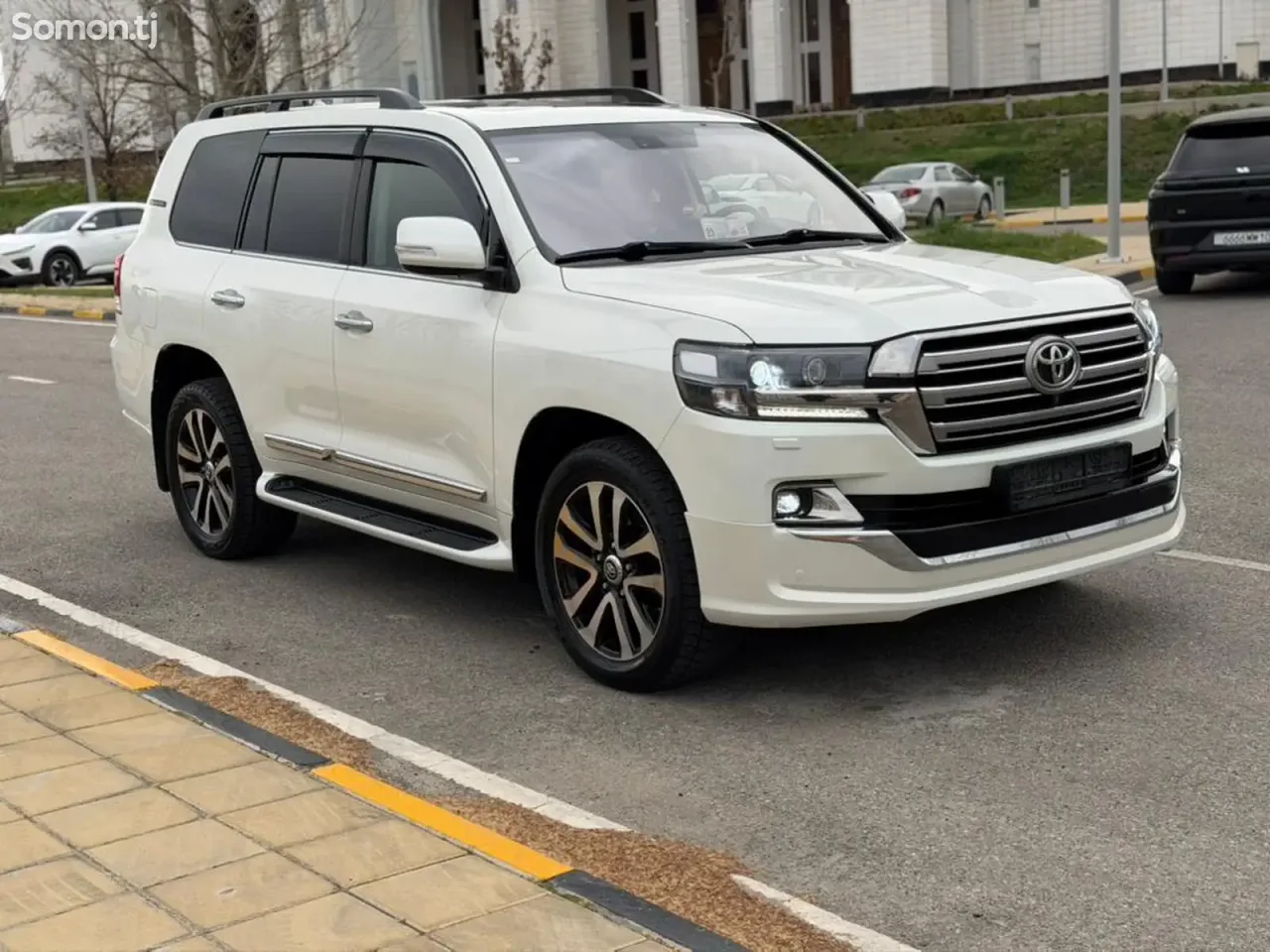 Toyota Land Cruiser 2017 · 4.5 AT
