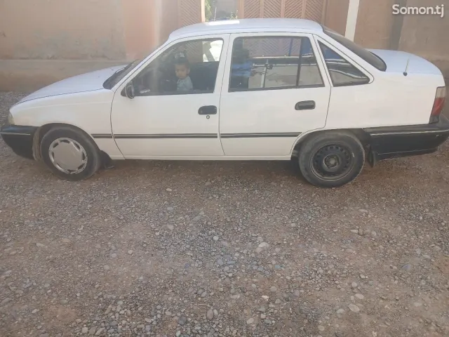 Daewoo Nexia 1995 · 1.6 MT