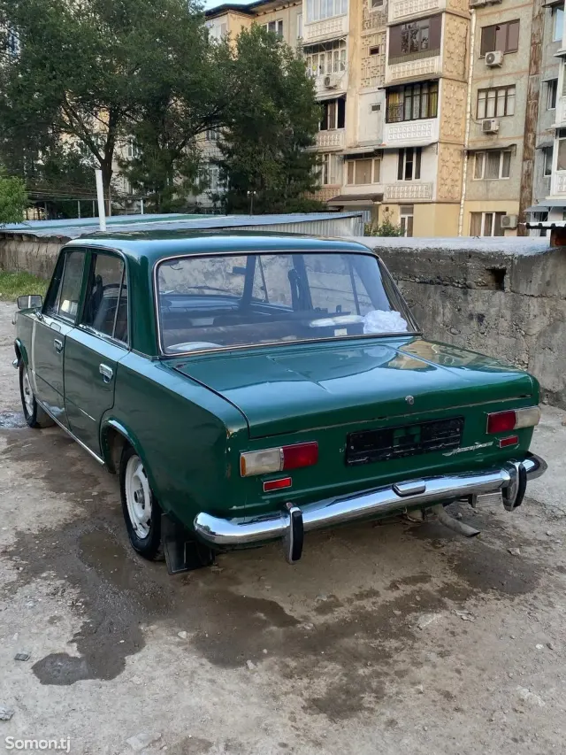 Lada (ВАЗ) 2101 1976 · 0.4 MT