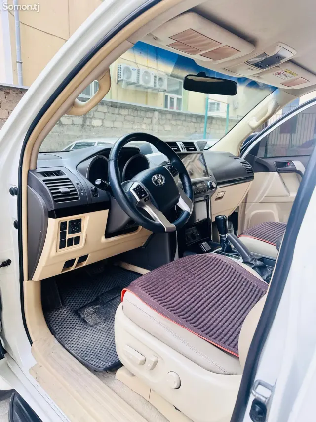 Toyota Land Cruiser Prado 2015 · 0.4 AT