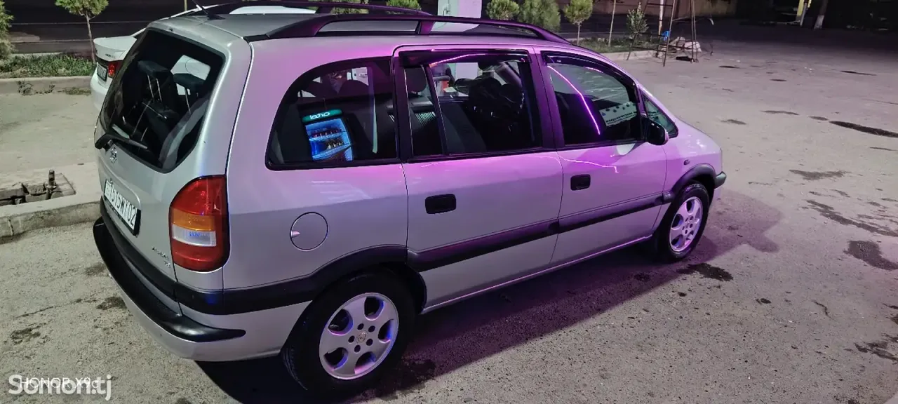 Opel Zafira 2000 · 1.8 MT