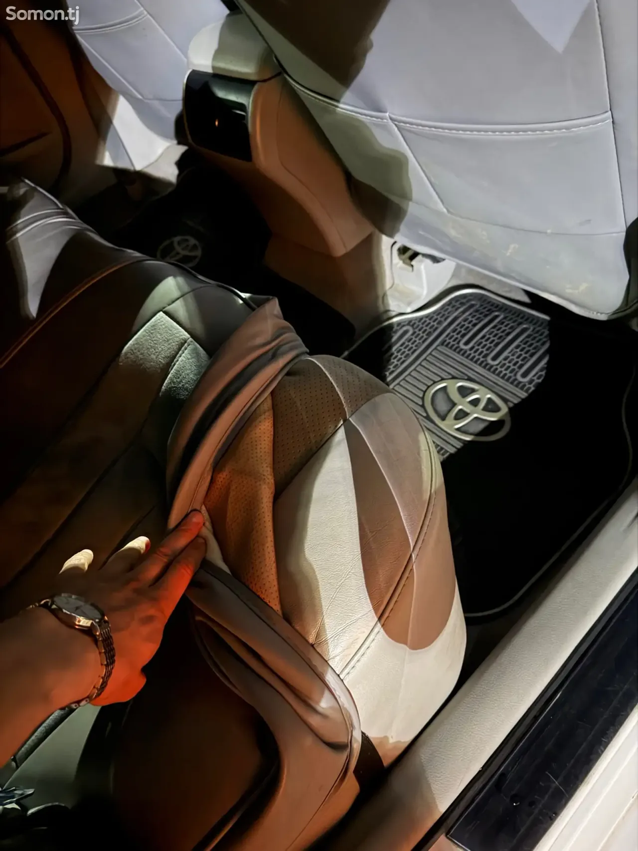 Toyota Camry 2013 · 2.5 AT
