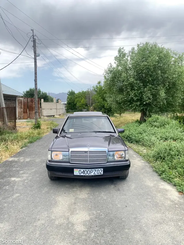 Mercedes-Benz W201 1993 · 2.0 AT