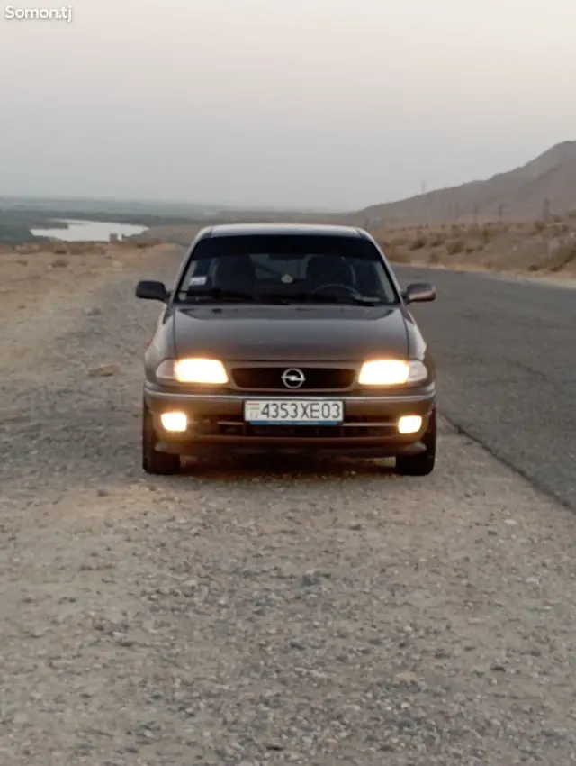 Opel Astra F 1997 · 1.6 MT