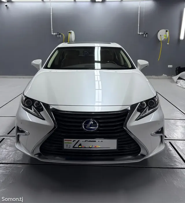 Lexus ES series 2017 · 2.5 AT