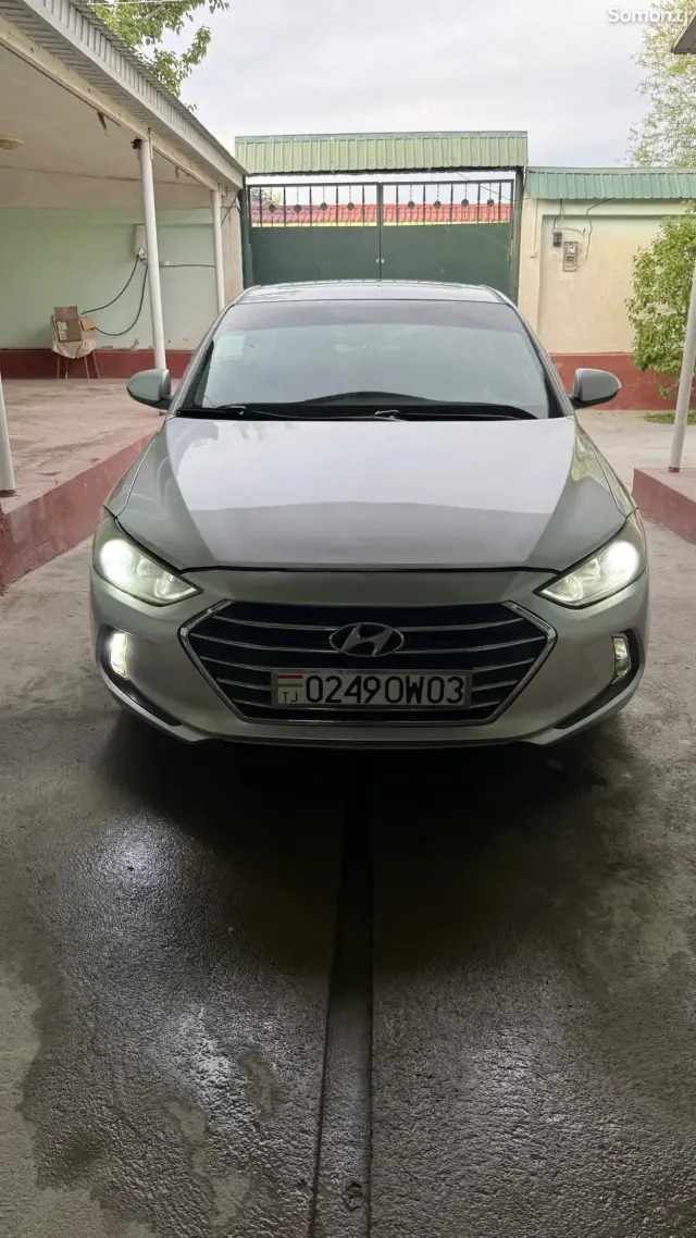 Hyundai Elantra 2018 · 2.0 AT