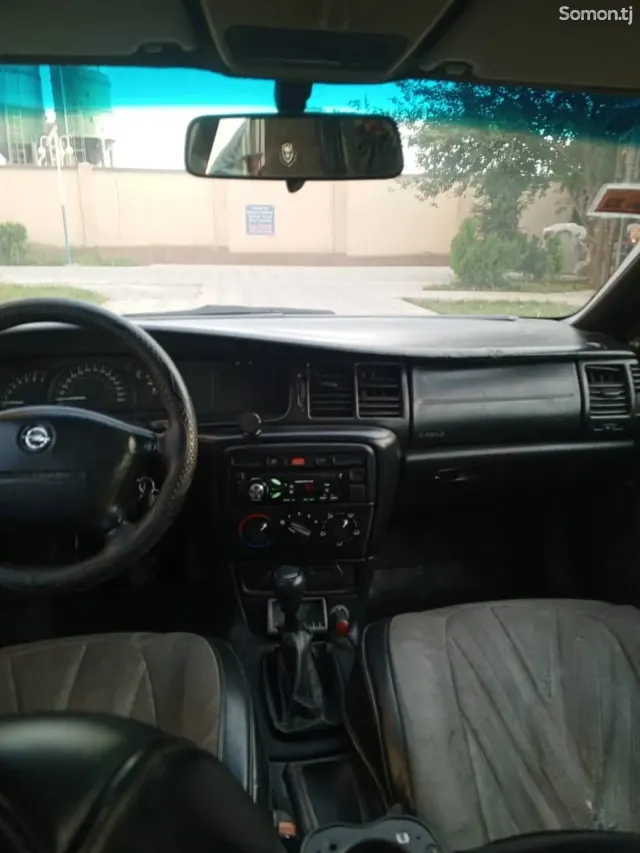 Opel Vectra B 1996 · 1.6 MT