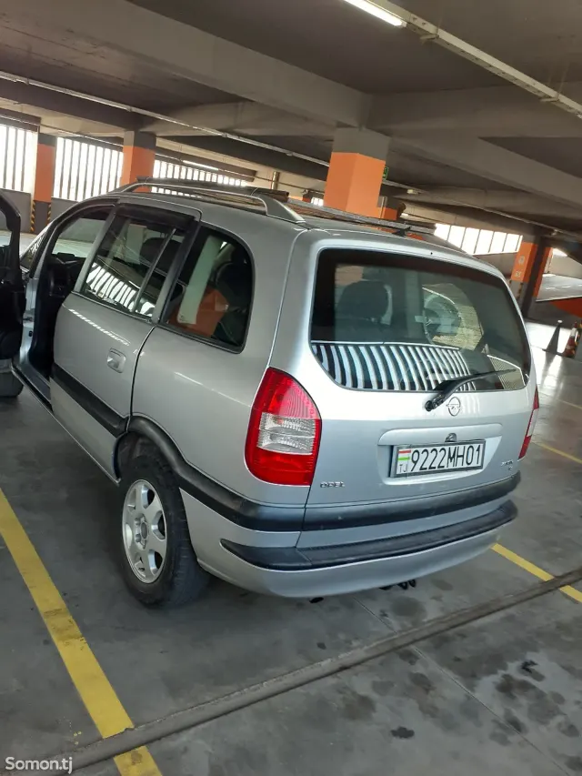 Opel Zafira 1999 · 1.8 MT