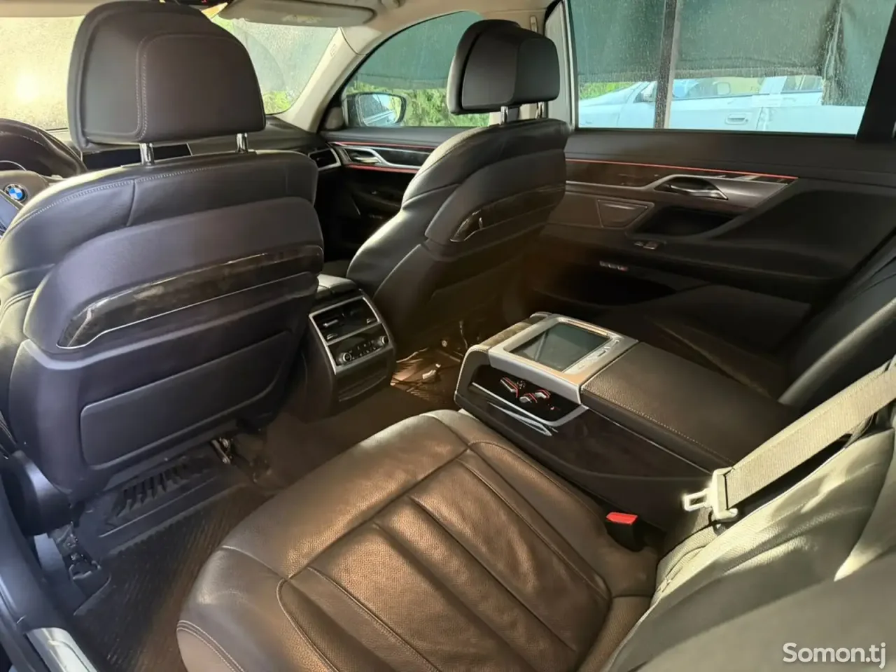 BMW 7 series 2018 · 4.0 AT