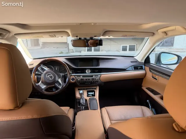 Lexus ES series 2016 · 3.0 AT