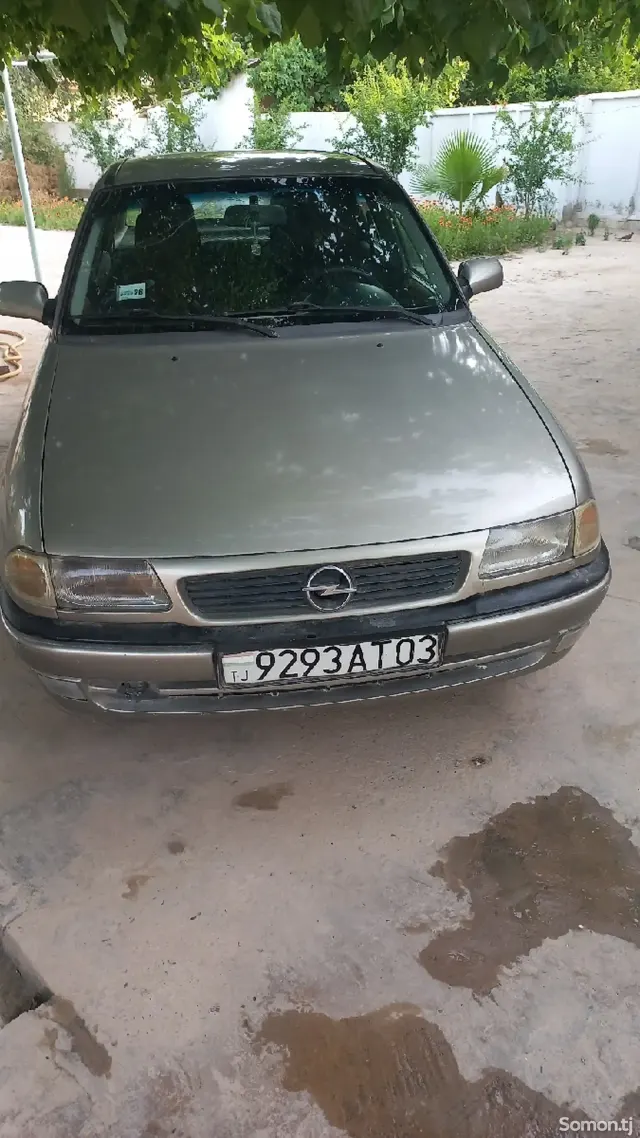 Opel Astra F 1997 · 1.6 MT