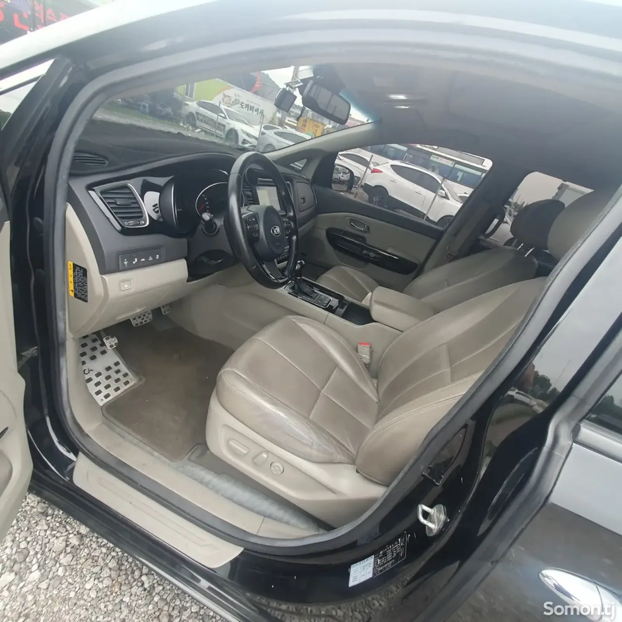 Kia Carnival 2015 · 2.2 AT