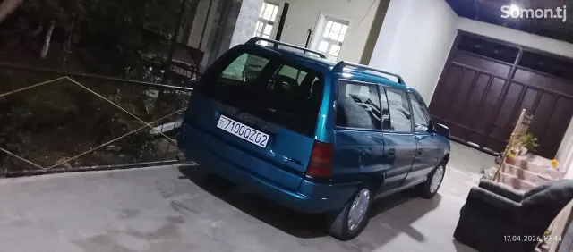 Opel Astra F 1994 · 1.6 MT