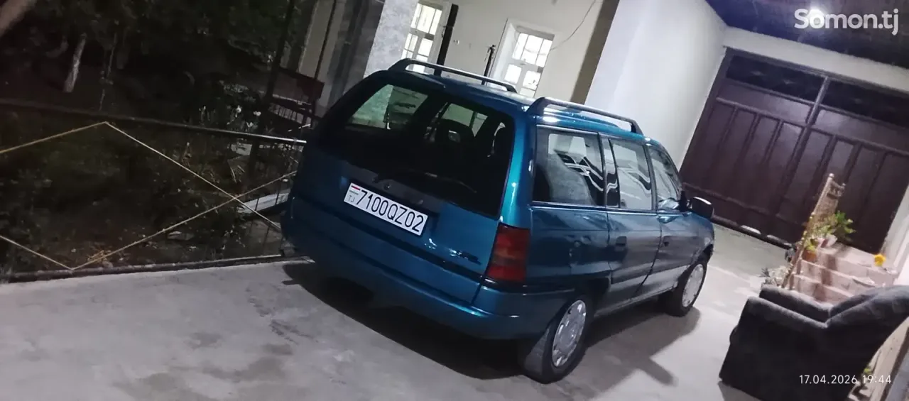 Opel Astra F 1994 · 1.6 MT