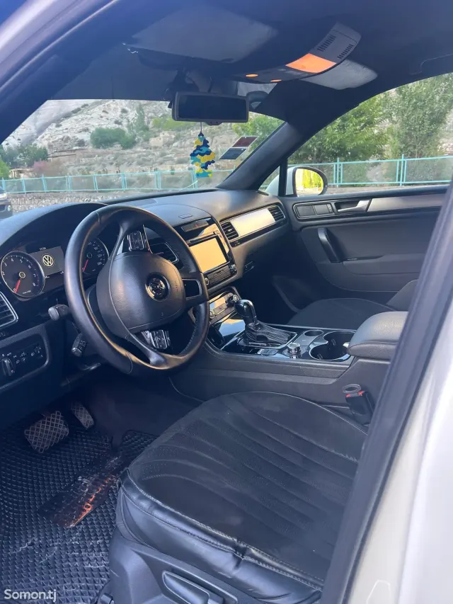 Volkswagen Touareg 2011 · 3.6 AT
