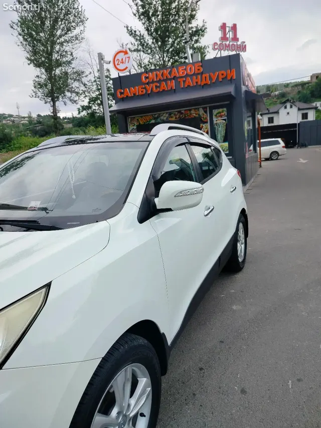 Hyundai Tucson 2011 · 2.4 AT