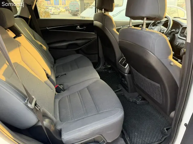 Kia Sorento 2017 · 2.4 AT