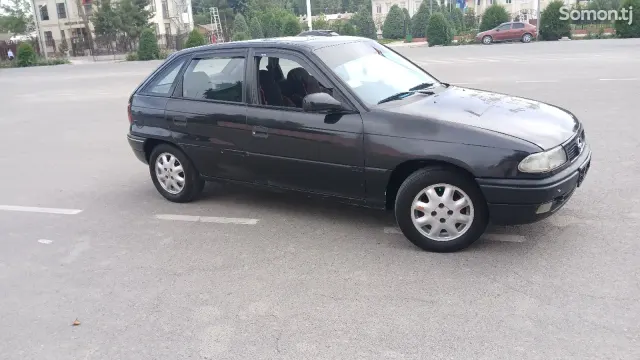 Opel Astra F 1996 · 1.6 MT