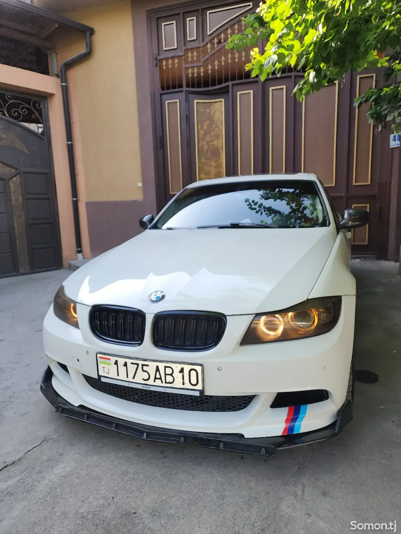BMW 3 series 2010 · 2.0 AT