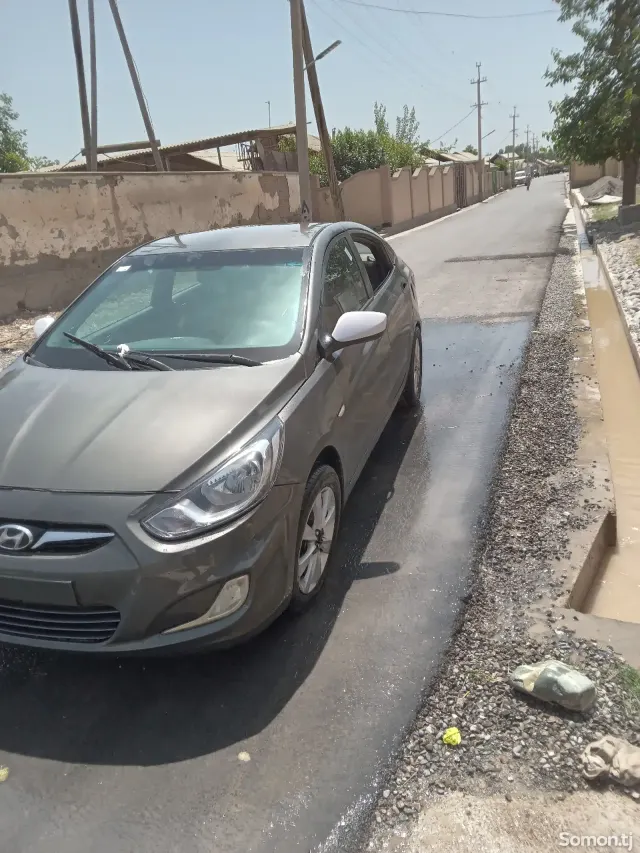 Hyundai Solaris 2014 · MT