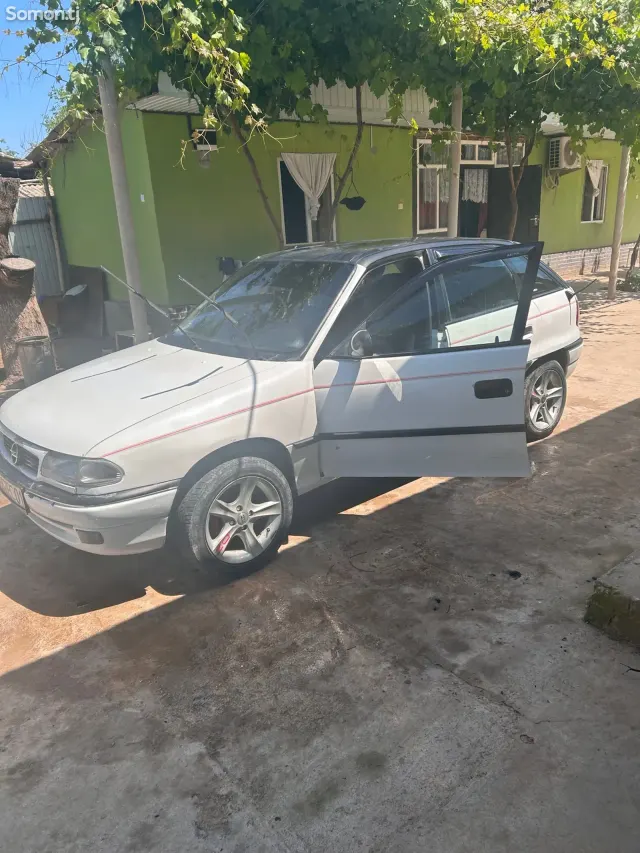 Opel Astra F 1994 · 6.1 MT