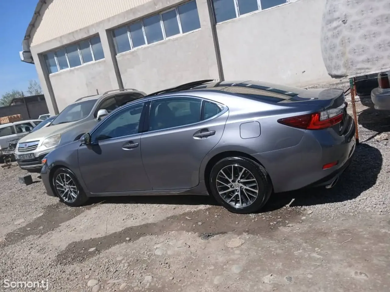 Lexus ES series 2016 · 2.5 AT
