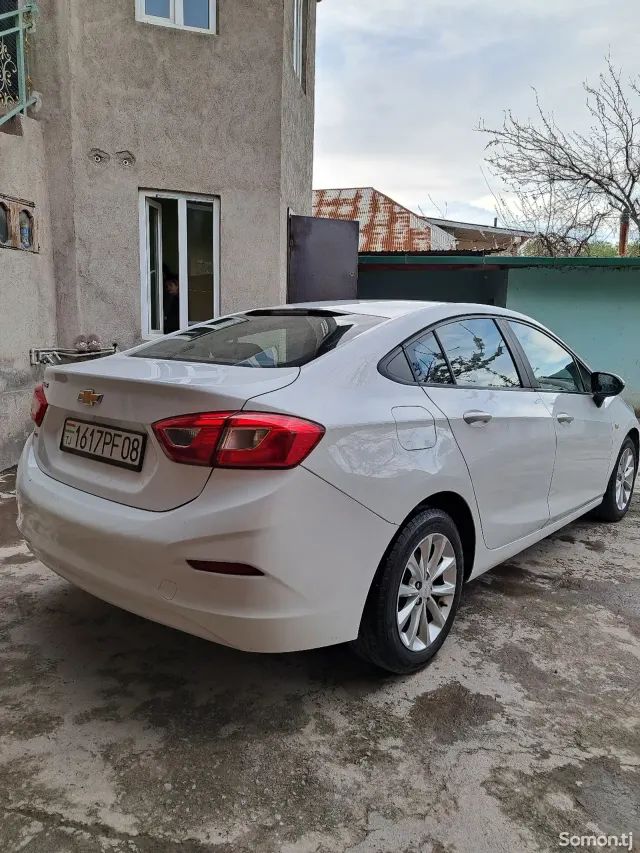 Chevrolet Cruze 2018 · 1.5 AT