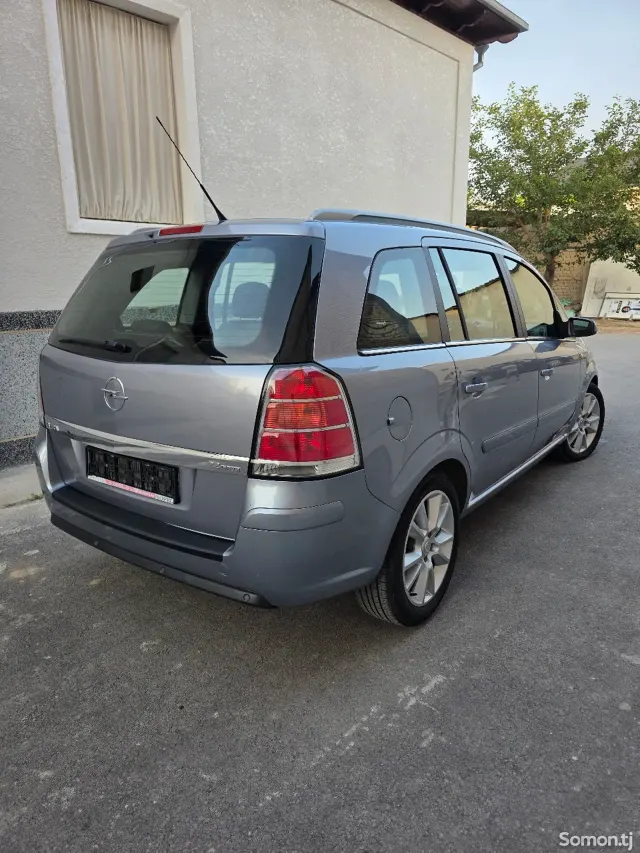 Opel Zafira 2006 · 2.2 AT