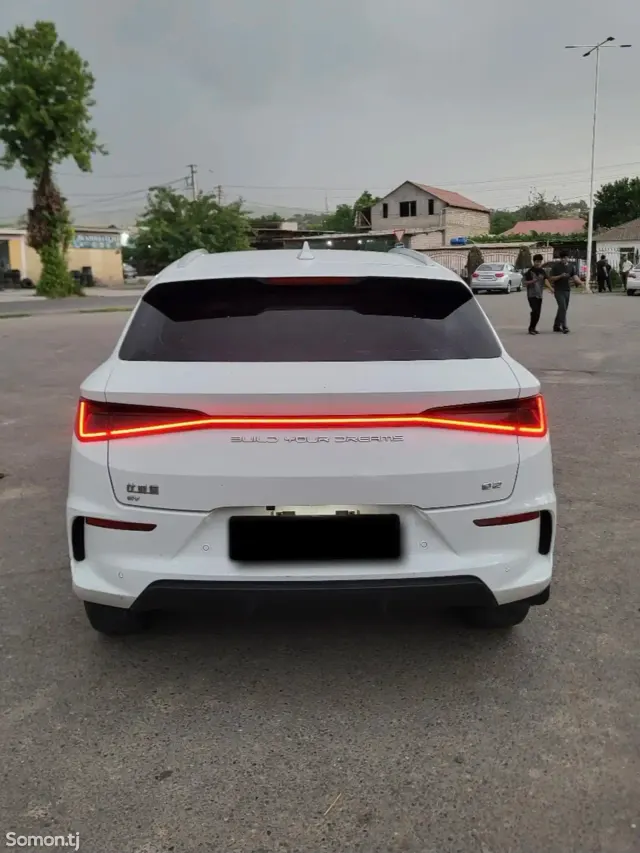 BYD E2 2022 · AT