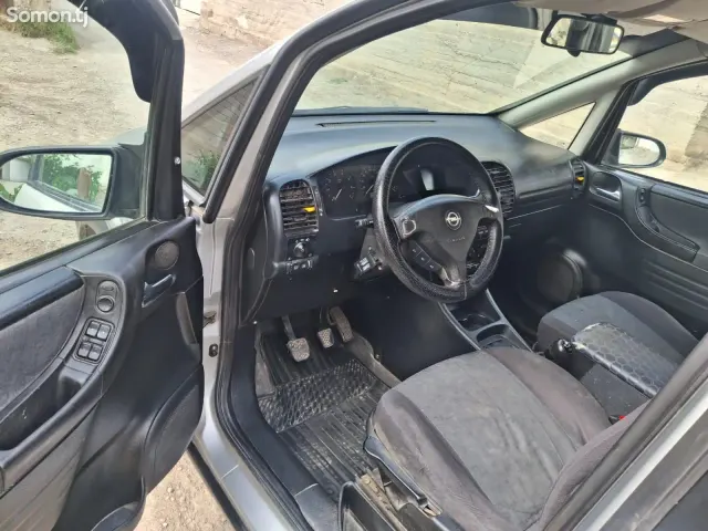 Opel Zafira 1999 · 1.8 MT