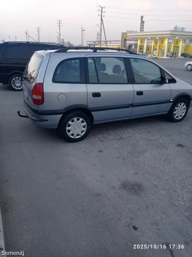 Opel Zafira 1999 · 1.6 MT