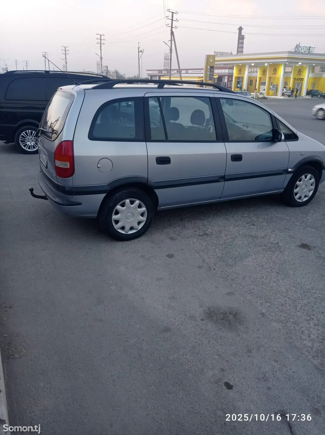 Opel Zafira 1999 · 1.6 MT
