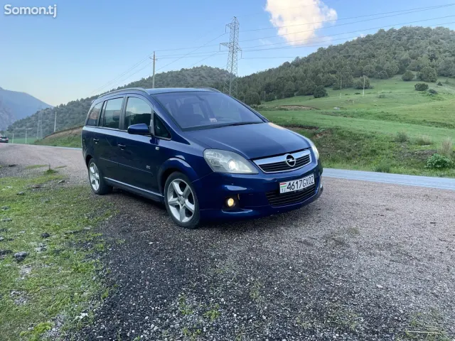 Opel Zafira 2006 · 2.2 MT